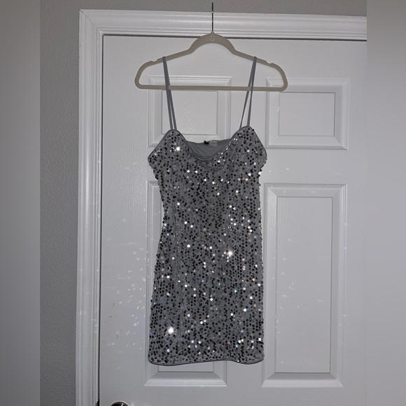 Silver Sequins Dress - Picture 3 of 7